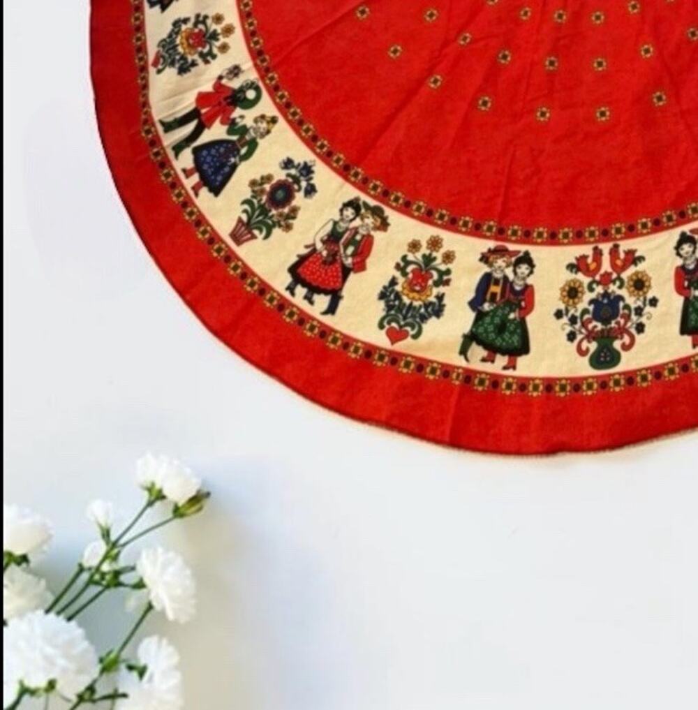 Vintage Austrian Folk Art Round Tablecloth 62” Red Floral DELLA TORRE 3757/20
